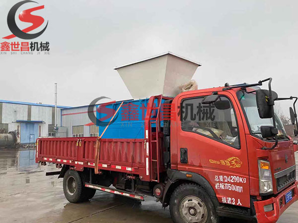 貴州單軸撕碎機(jī)裝車完畢，發(fā)貨